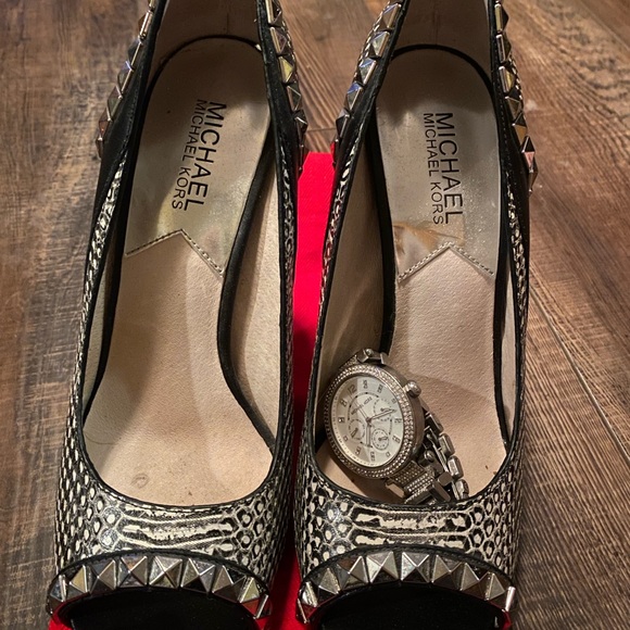 Michael Kors 7.5M Heels - Picture 2 of 2